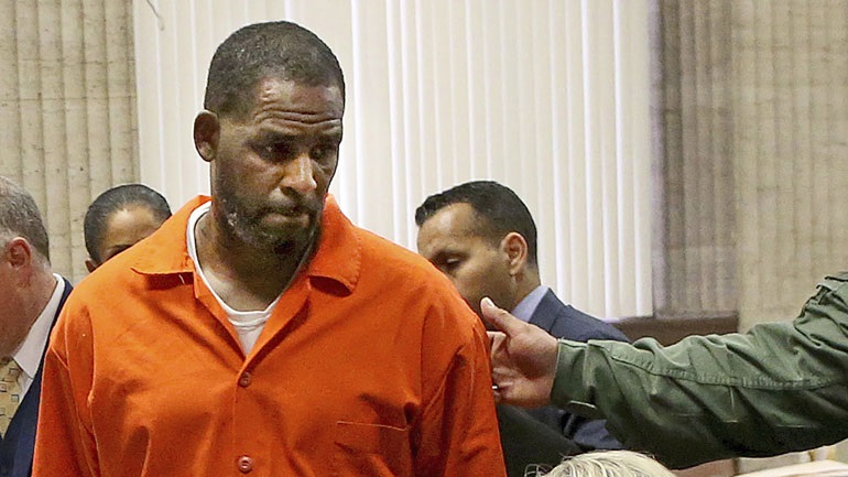 ΗΠΑ: Σε κάθειρξη 30 ετών καταδικάστηκε ο σταρ της R&B Ρόμπερτ Κέλι