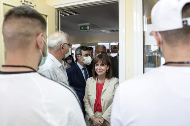 Η Κατερίνα Σακελλαροπούλου στο Κατάστημα Κράτησης Νέων Αυλώνα