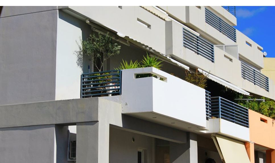 αδήλωτα τετραγωνικά