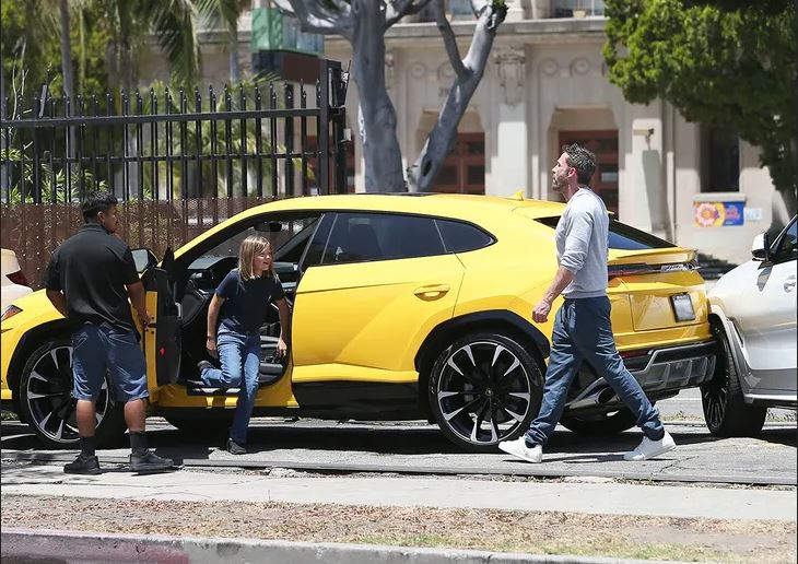 Μπεν Άφλεκ: Ο 10χρονος γιος του τράκαρε ένα πανάκριβο αυτοκίνητο και η Τζένιφερ Λόπεζ χαμογελούσε