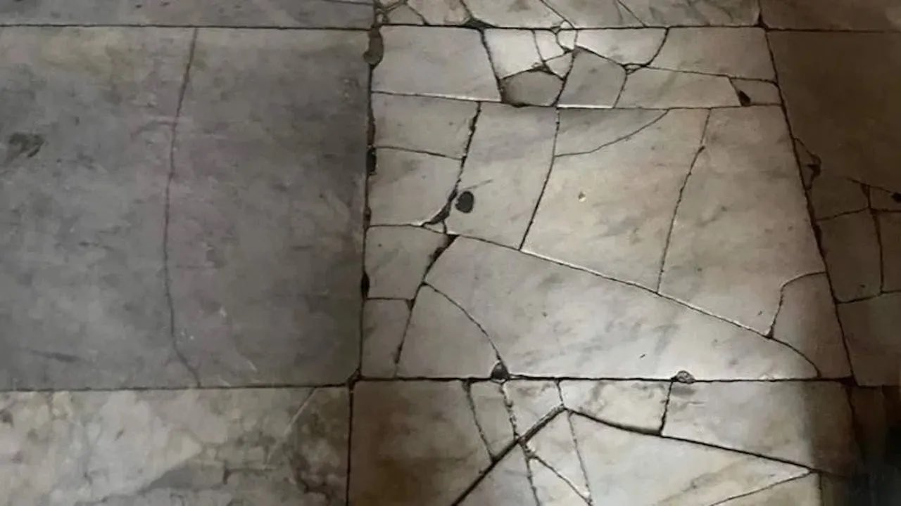 «Πληγώνουν» κι άλλο την Αγία Σοφία: Έσπασαν τα μάρμαρα της – «Αυτή τη στιγμή το εσωτερικό της μοιάζει με πανηγύρι»