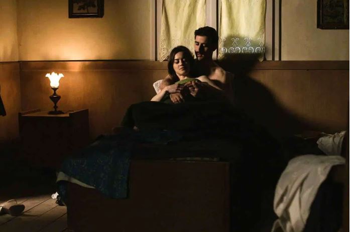 Η Στέλλα Ψαρουδάκη μιλά για τις ερωτικές σκηνές στις “Άγριες Μέλισσες”