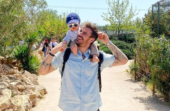 Άκης Πετρετζίκης