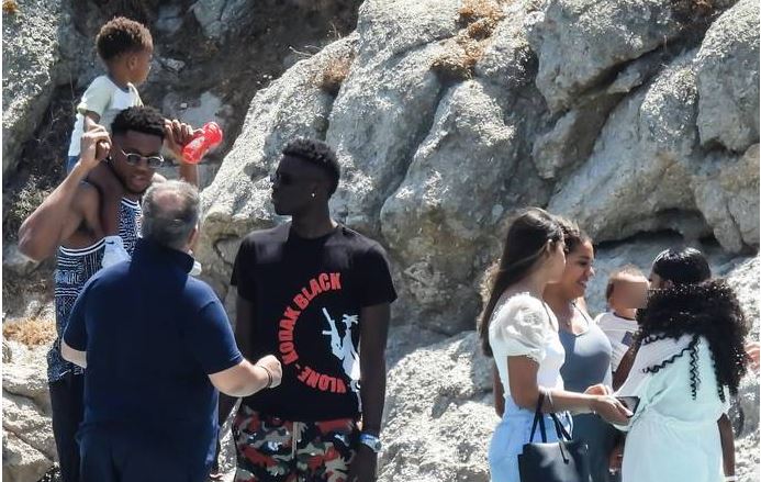 Γιάννης Αντετοκούνμπο: Νέες φωτογραφίες από τις οικογενειακές διακοπές στην Μύκονο