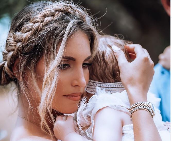 Οικονομάκου – Μιχόπουλος: Η παραμυθένια βάπτιση της κόρης τους και το μεγάλο γλέντι