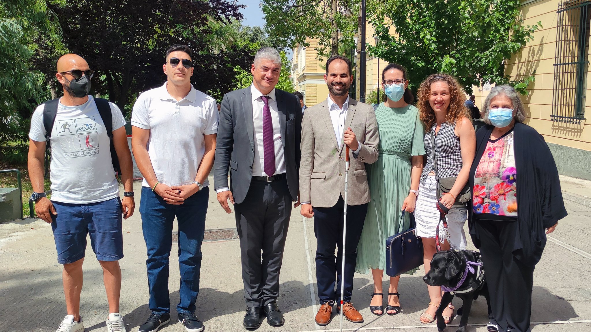 Καταδικάστηκε οδηγός ταξί που αρνήθηκε να επιβιβάσει τυφλή εξαιτίας του σκύλου – οδηγού της