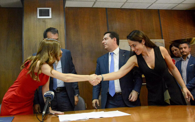 Η Δόμνα Μιχαηλίδου υπερασπίστηκε την Έφη Αχτσιόγλου – “Έχω πιο χοντρά μπράτσα”