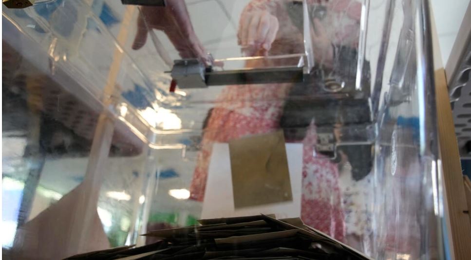 Γαλλικές εκλογές: Άνοιξαν οι κάλπες – Το στοίχημα της αποχής