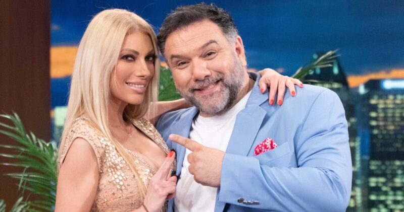 Έλενα Γκρέκου: Η άγνωστη ιστορία πίσω από το επίθετό της –”Υπάρχει πληθώρα τραγουδιστών και δεν μου αρέσει”