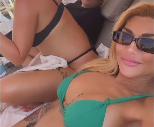 “Κόλαση” η Αγγελική Ηλιάδη με μαγιό – Οι τρυφερές στιγμές στην πισίνα