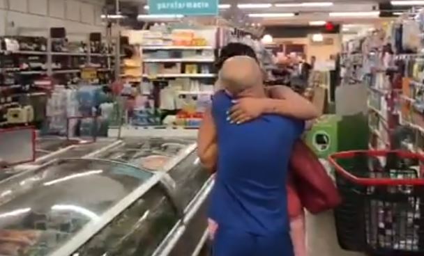 Ιταλία: Αντί για τις γόνδολες της Βενετίας ερωτευμένος έκανε πρόταση γάμου σε σουπερμάρκετ