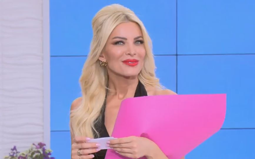 Κατερίνα Καινούργιου: Η ανθοδέσμη και το μυστήριο με τον αποστολέα