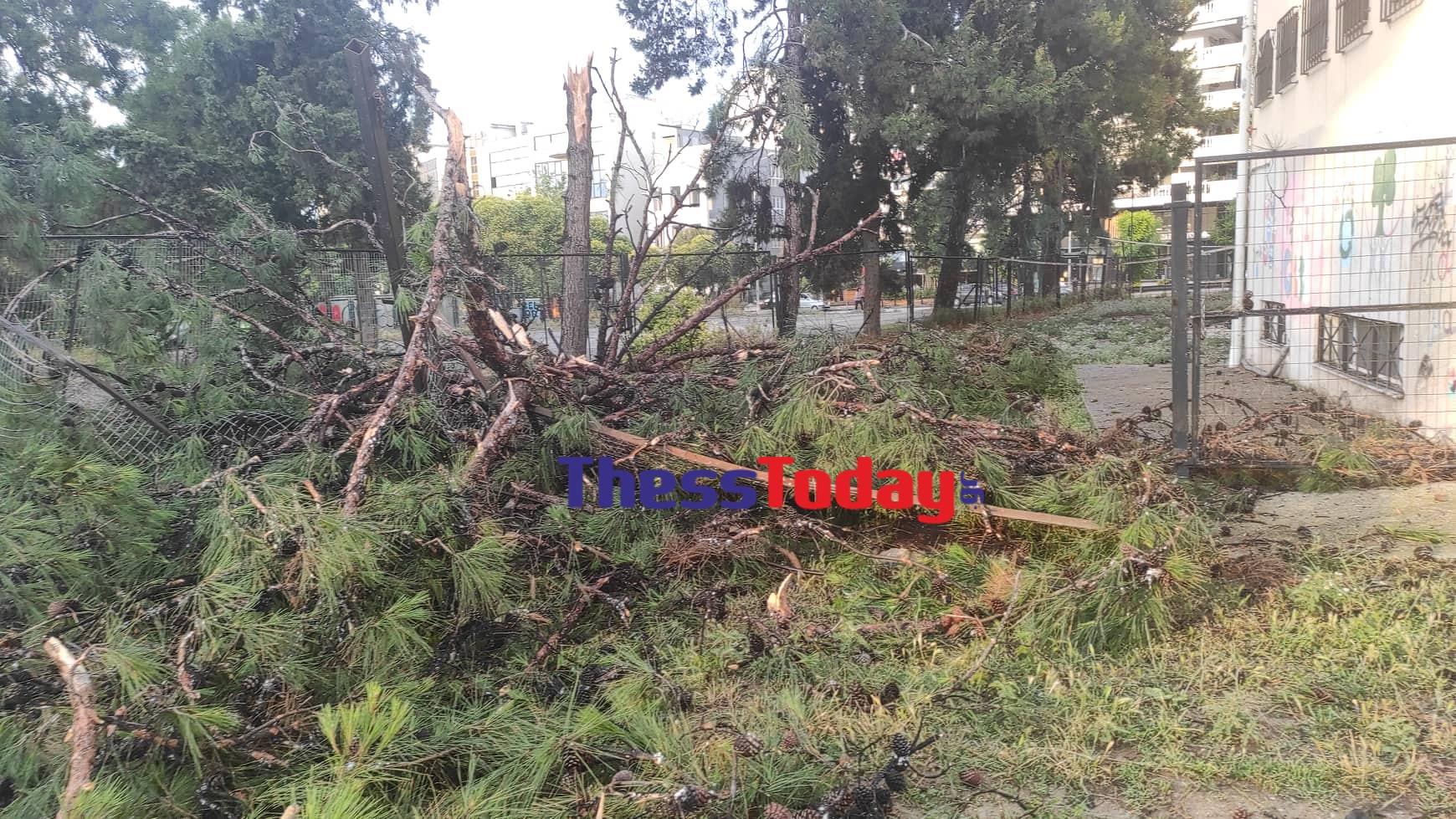 Η κακοκαιρία «χτύπησε» σχολείο στην Καλαμαριά