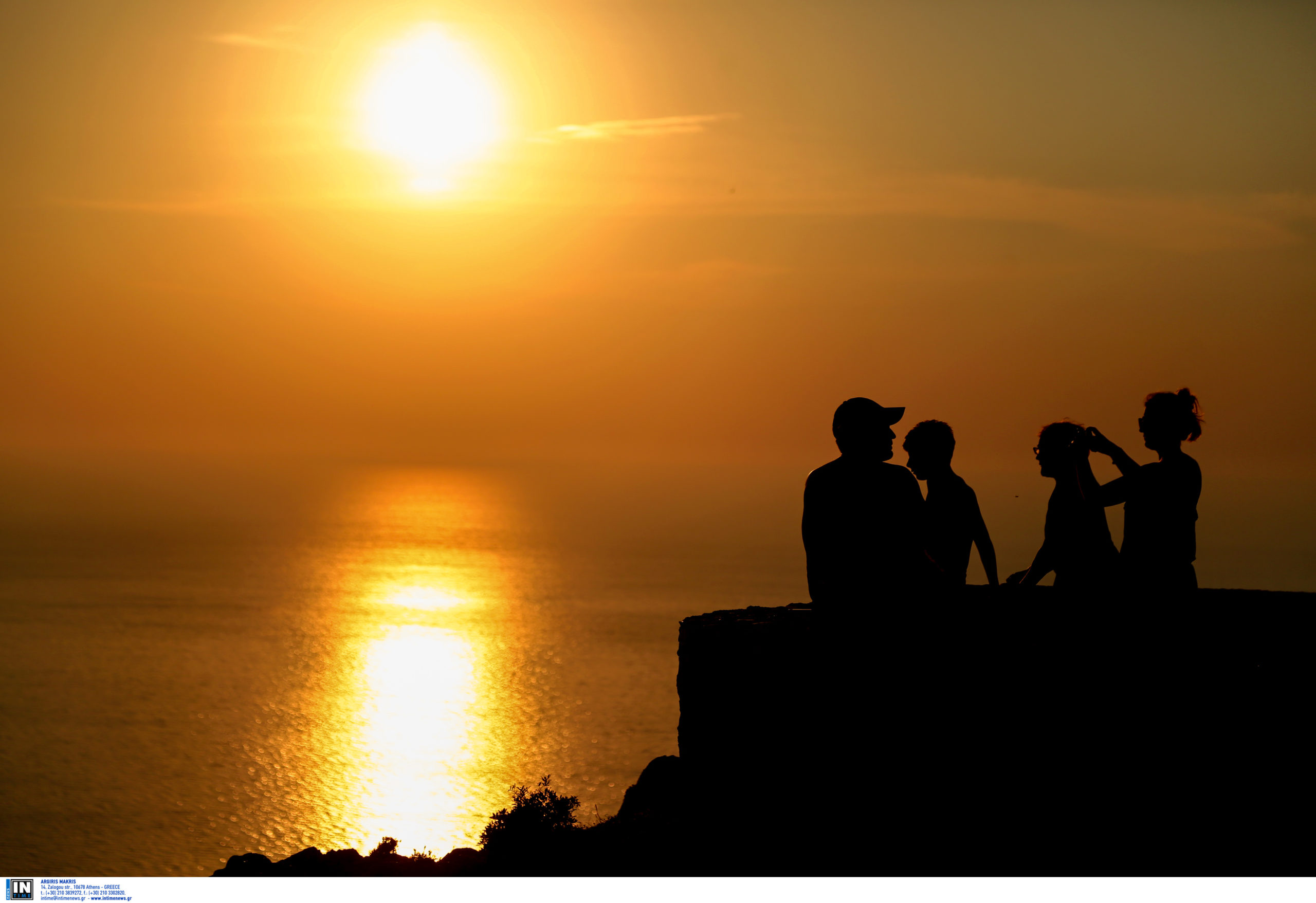 Τα 10 καλύτερα ηλιοβασιλέματα σε ελληνικά νησιά