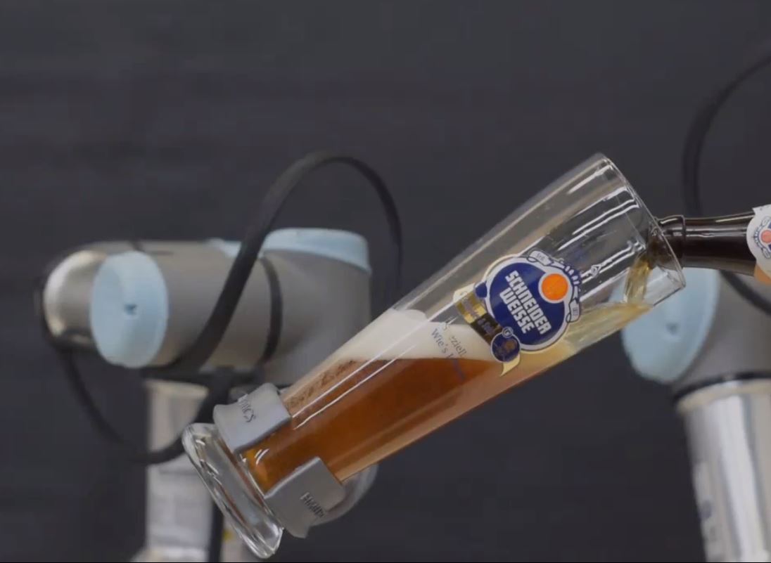 Κρήτη: Φοιτητές έφτιαξαν ρομπότ που σερβίρει παγωμένες μπύρες – ΒΙΝΤΕΟ