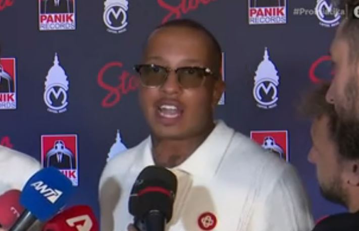 Light: Προκλητική δήλωση για τα όπλα – “Αν δεν θέλετε ακούστε εκκλησιαστικά”