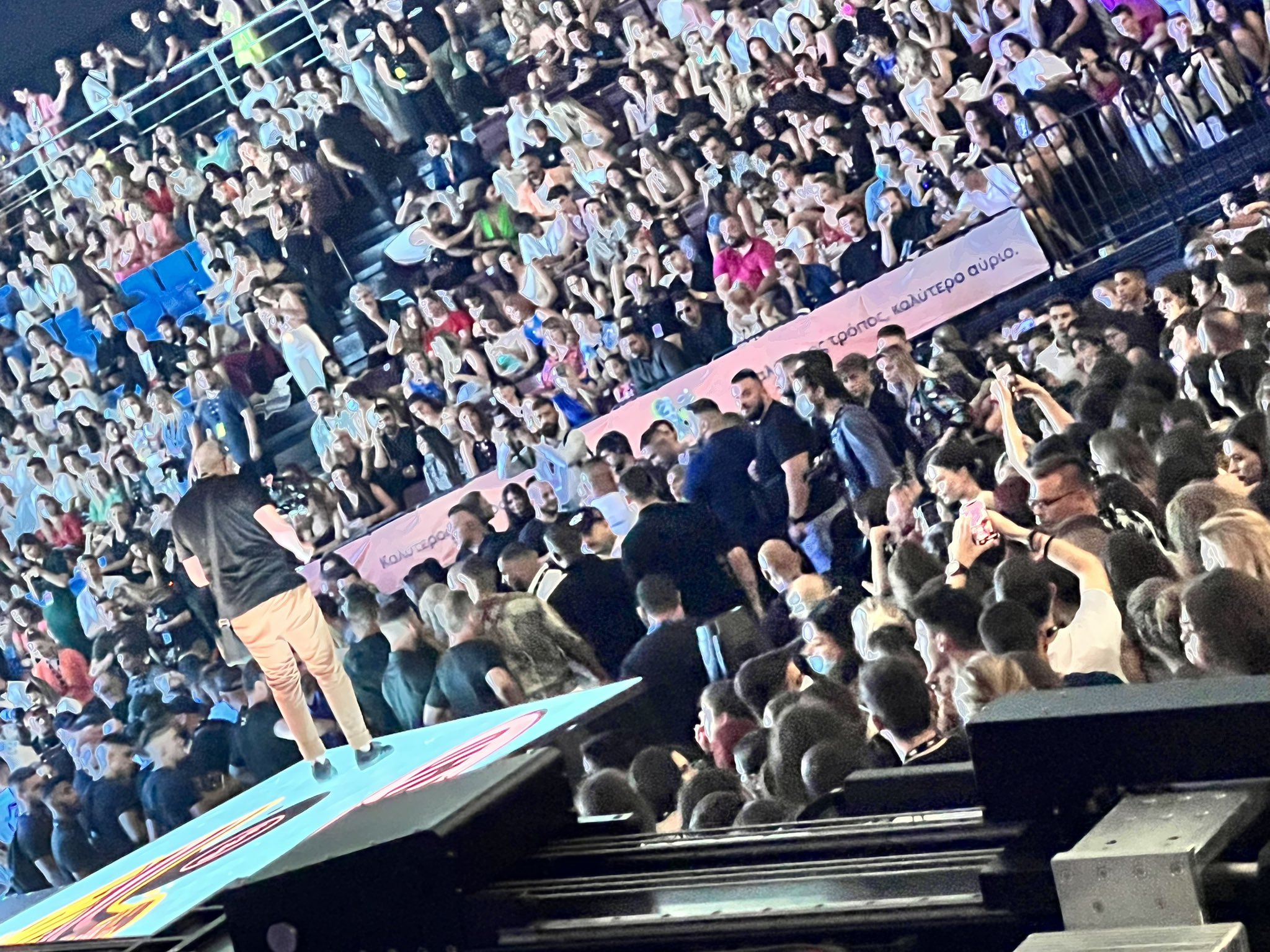 MAD VMA 2022: Άγριος καβγάς μεταξύ τράπερ – Διεκόπη το event