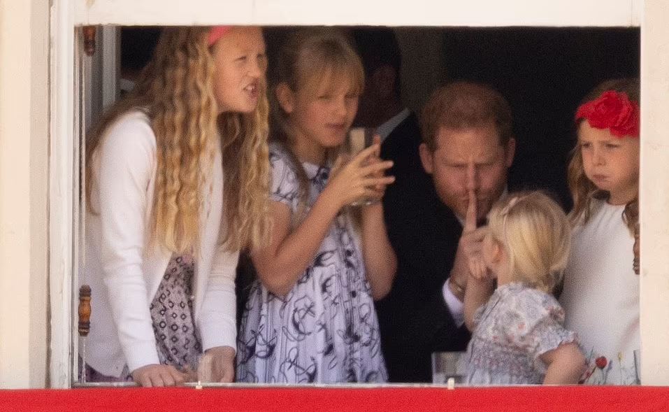 Χάρι: Από λαμπερός πρίγκιπας του 21ου αιώνα κρυμμένος στα δωμάτια των Ανακτόρων