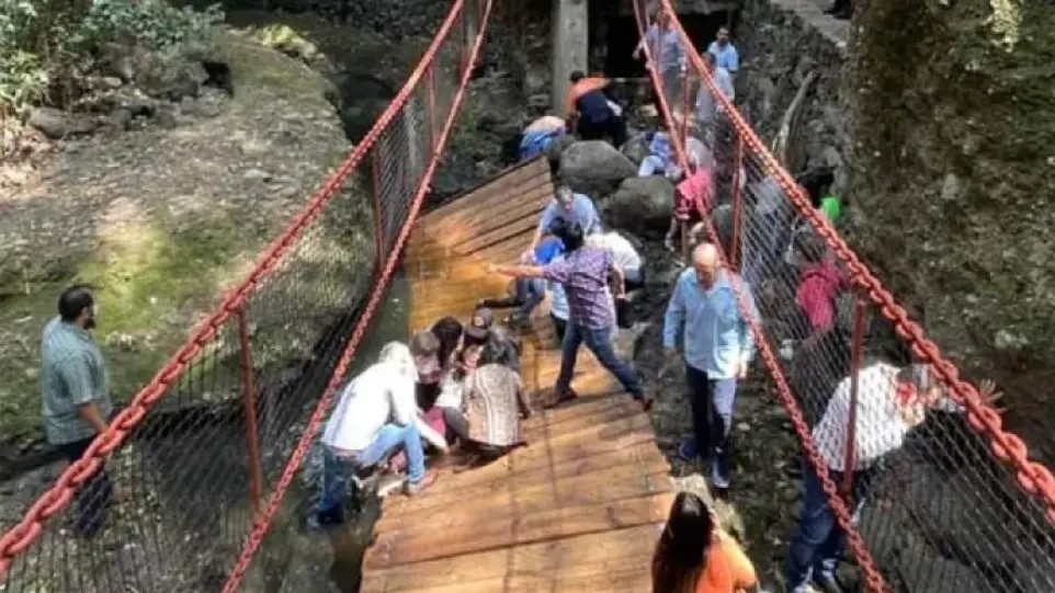 Μεξικό: Κρεμαστή γέφυρα κατέρρευσε κατά τη διάρκεια των εγκαινίων της – Πάνω από 20 τραυματίες – ΒΙΝΤΕΟ
