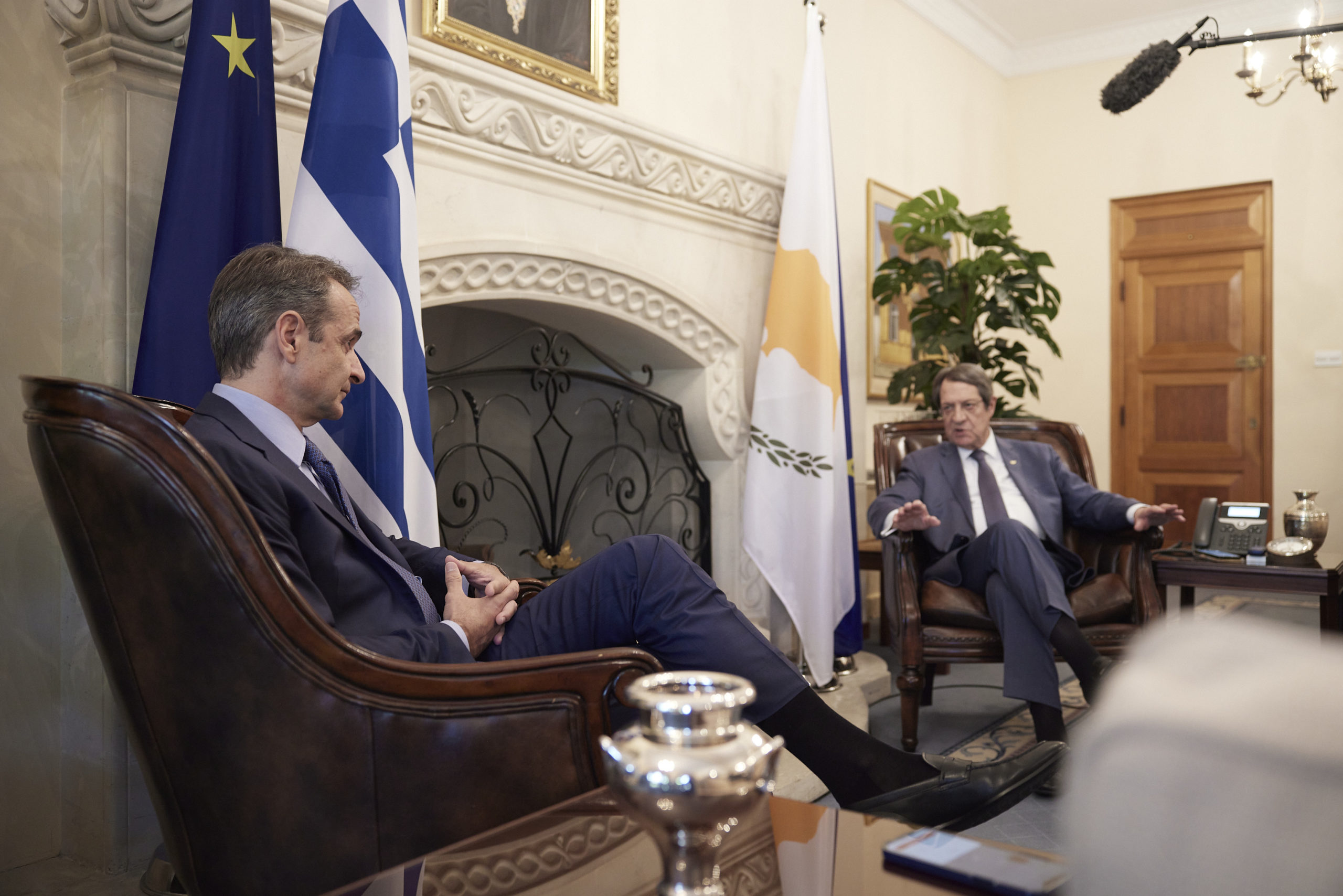 Μητσοτάκης – Αναστασιάδης: Το σχόλιο για την… ενδυματολογική ευθυγράμμιση