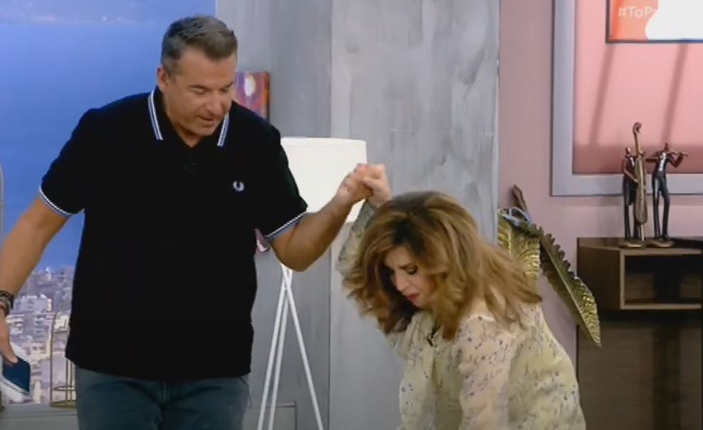 Σκόνταψε η Μιμή Ντενίση στο “Πρωινό” – ΒΙΝΤΕΟ