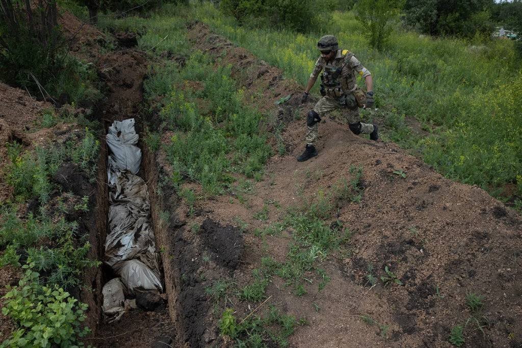 Ουκρανία: Φωτογραφία νέου ομαδικού τάφου με 300 πτώματα αμάχων δημοσίευσαν οι New York Times