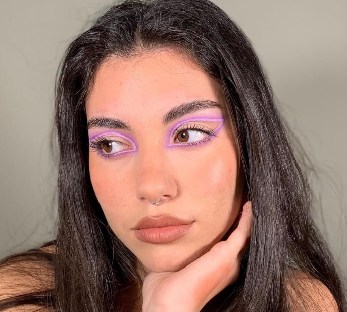 Μετατρέψτε τη σκιά σας σε eyeliner με αυτό το εύκολο TikTok hack