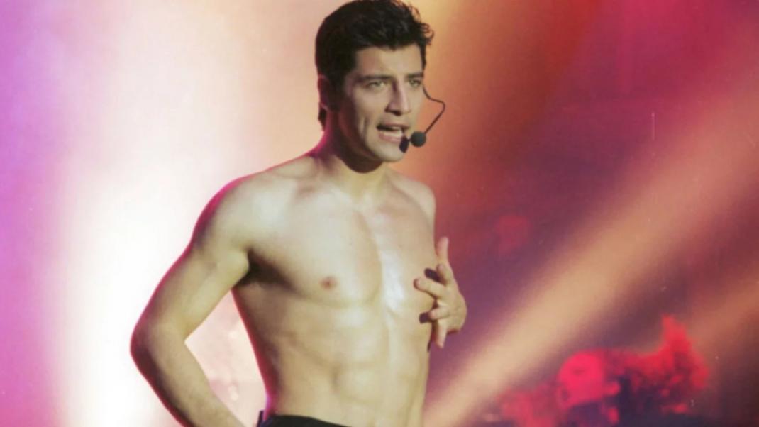 Έτσι φόρεσε ο Σάκης Ρουβάς τη ‘φούστα’ του Valentino – Όσα αποκάλυψε ο Ηλίας Ψινάκης