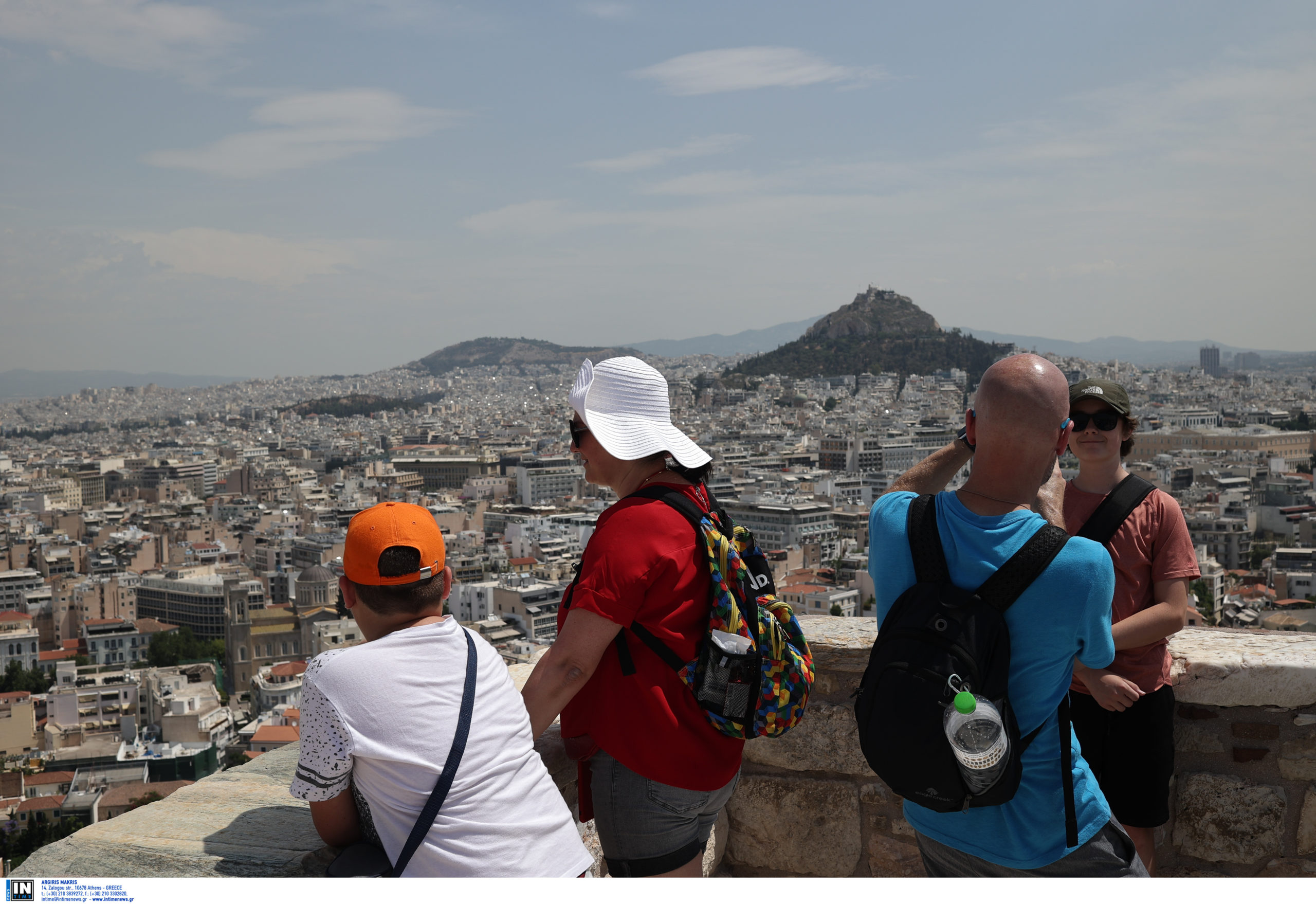Κορονοϊός: Τρεις κορυφές, Ιούλιο Αύγουστο και Νοέμβριο προβλέπουν οι ειδικοί για τα κύματα που προκαλούν οι νέες μεταλλάξεις
