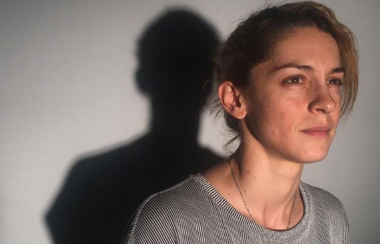 Γιούλικα Σκαφιδά: Το μήνυμα της ηθοποιού από το δικαστήριο – “Καμία μόνη, ποτέ ξανά”