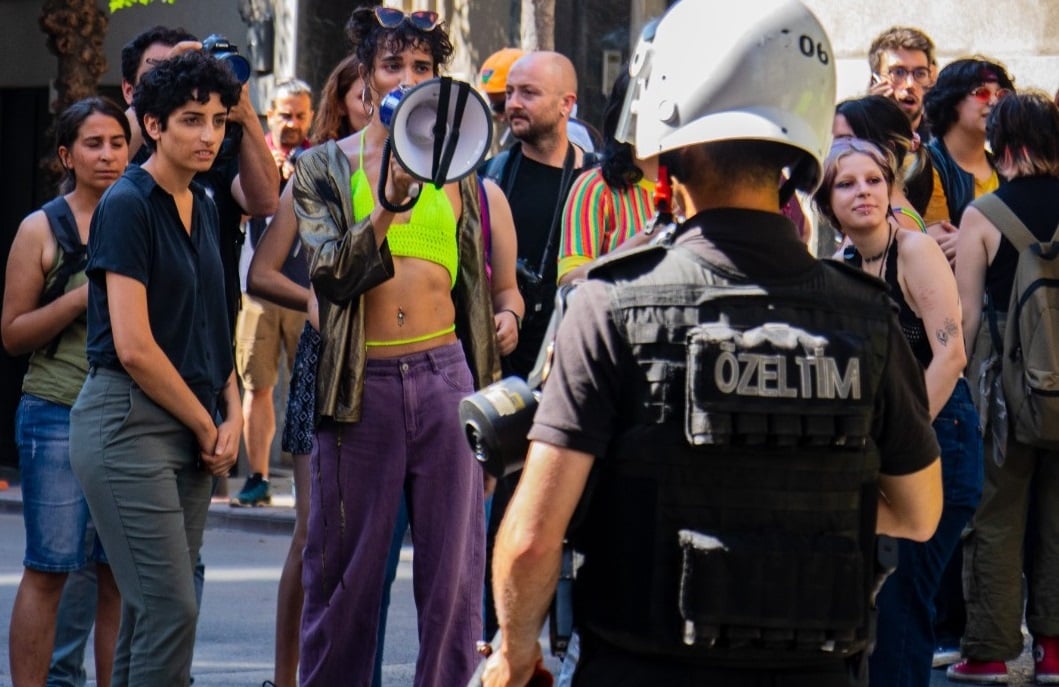 Τουρκία: Εκατοντάδες συλλήψεις σε πορεία Pride στην Κωνσταντινούπολη – BINTEO