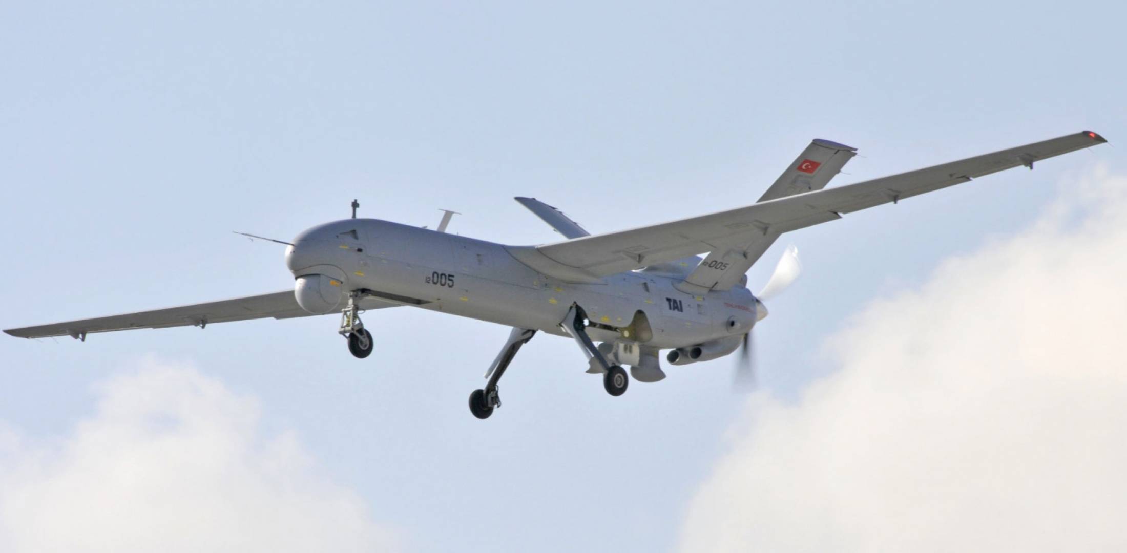 Όταν ο Ακάρ στριμωχνόταν από τους Έλληνες βουλευτές, τουρκικό UAV έκανε παραβιάσεις στο Αιγαίο