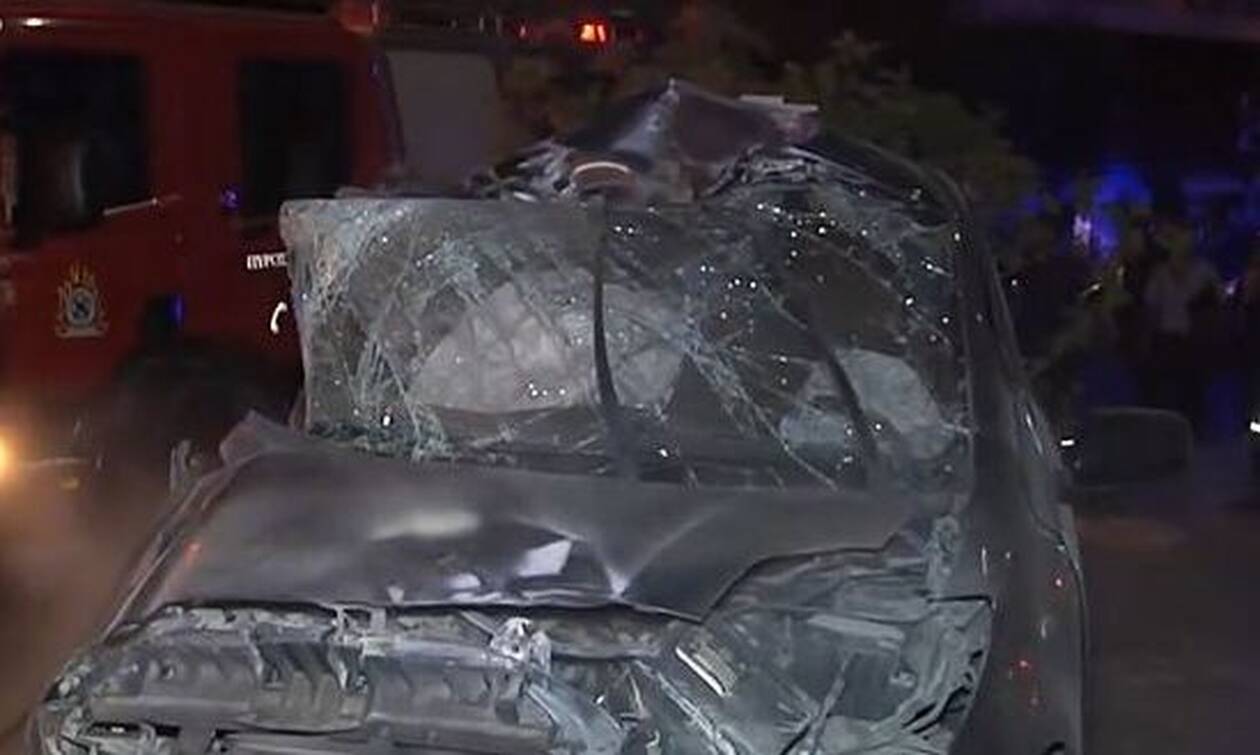Τροχαίο στο Χαλάνδρι: Αυτοκίνητο καρφώθηκε σε δέντρο – Χωρίς τις αισθήσεις του απεγκλωβίστηκε ο οδηγός