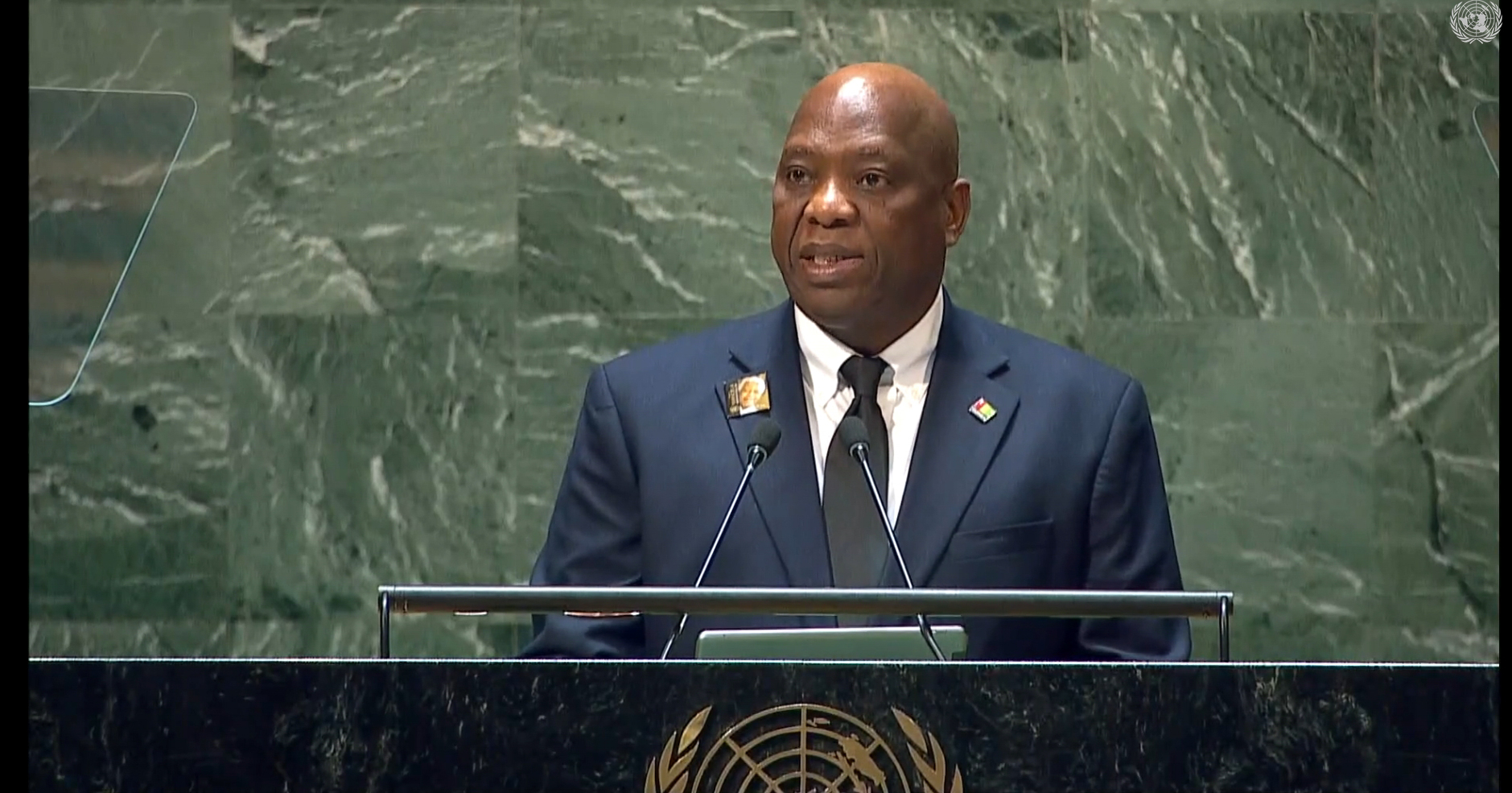 Ο Dr Morissanda Kouyate, επίσης βραβευθείς με το Βραβείο Nelson Mandela