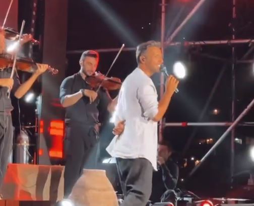 Ο Νίκος Βέρτης αποθεώθηκε στην Μύκονο – Δεν έπεφτε… καρφίτσα