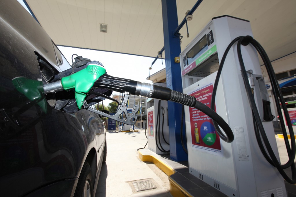 Λάρισα: Έβαλαν 100 ευρώ βενζίνη και την… κοπάνησαν