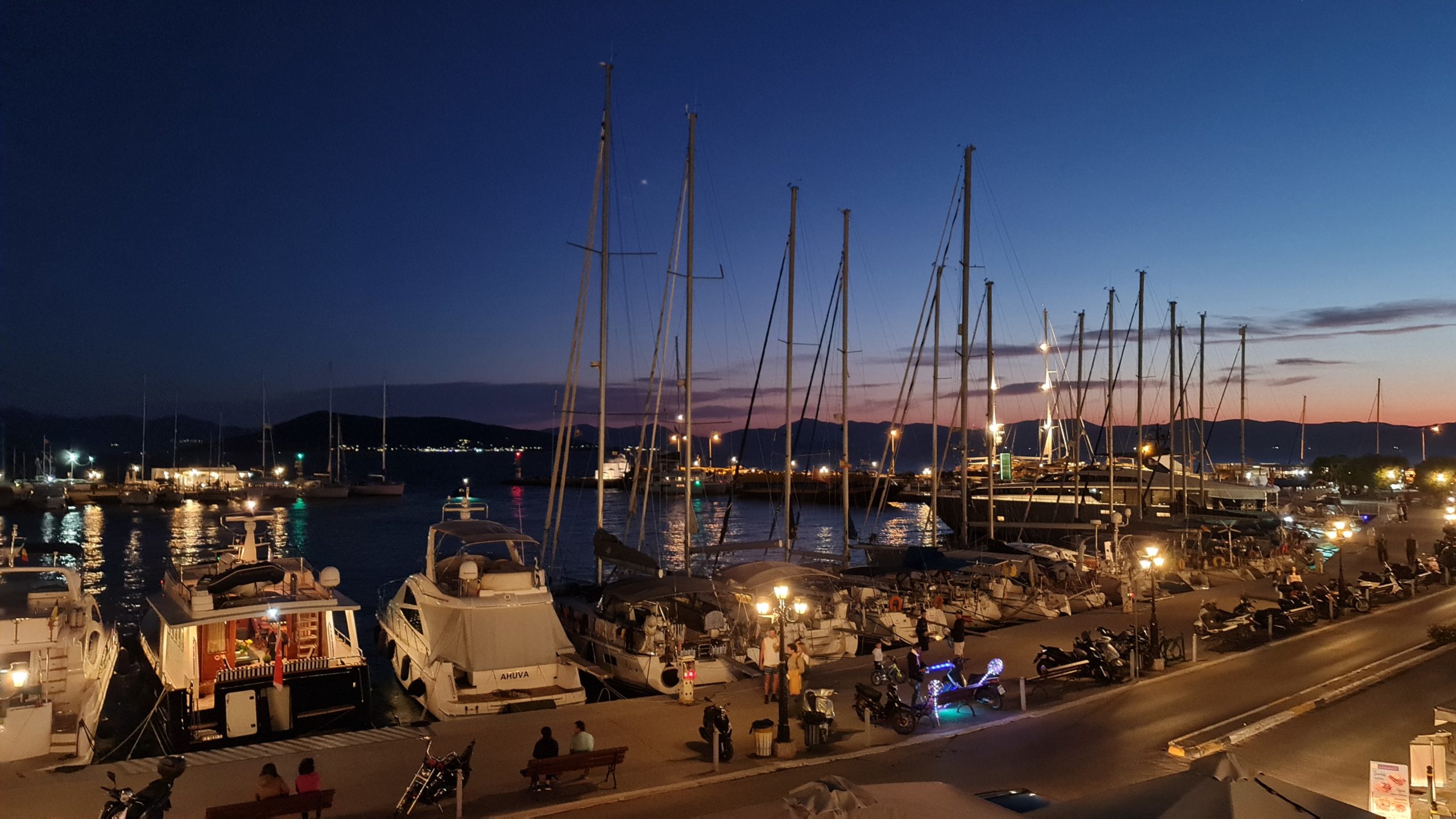 Το λιμάνι της Αίγινας από ψηλά