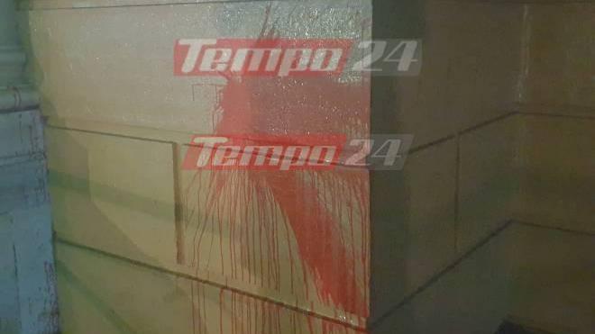 Πάτρα: Καταδρομική επίθεση στο Δικαστικό Μέγαρο – Ομάδα αγνώστων πέταξε μπογιές