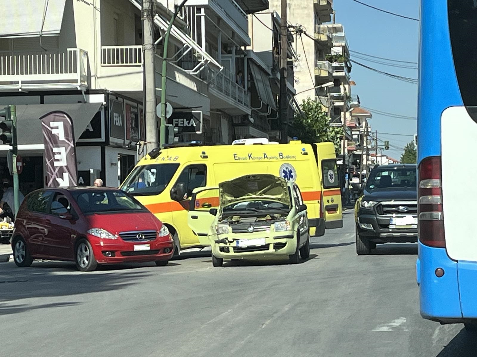 Λάρισα: Σοβαρό τροχαίο στο κέντρο – Γυναίκα παρασύρθηκε από αυτοκίνητο