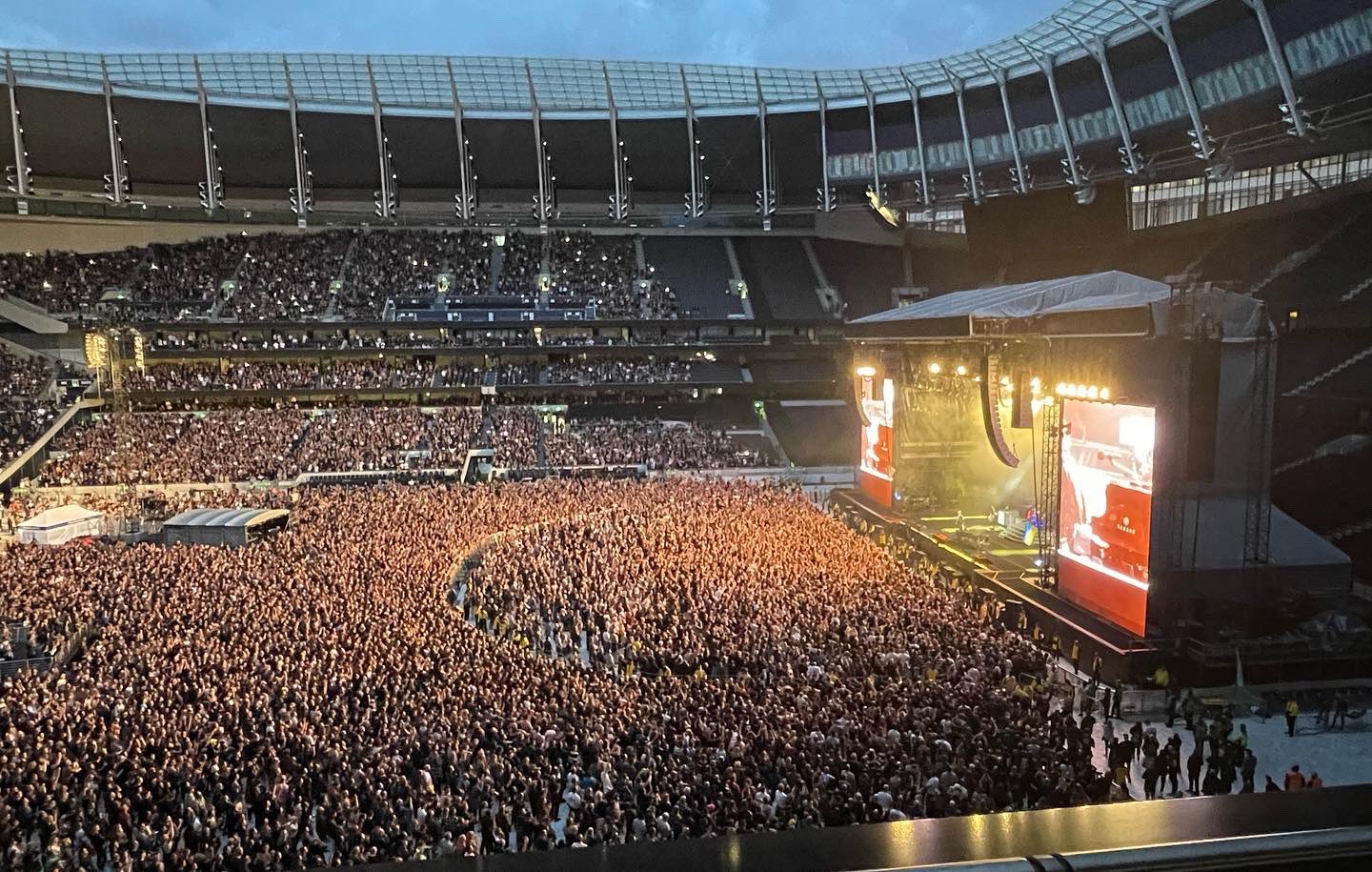 Εντυπωσιακή η χθεσινή συναυλία των Guns N’ Roses στο Λονδίνο – ΦΩΤΟ – ΒΙΝΤΕΟ