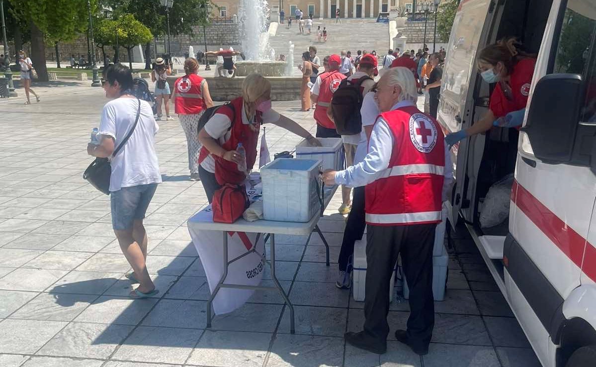 Ελληνικός Ερυθρός Σταυρός: 10 απλές οδηγίες για προστασία από τον καύσωνα
