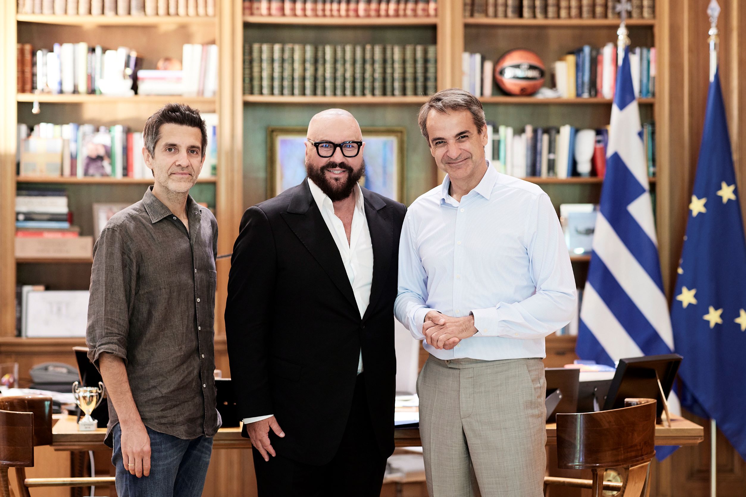 Ο Κυριάκος Μητσοτάκης υποδέχθηκε τον Desmond Child και τον Φοίβο