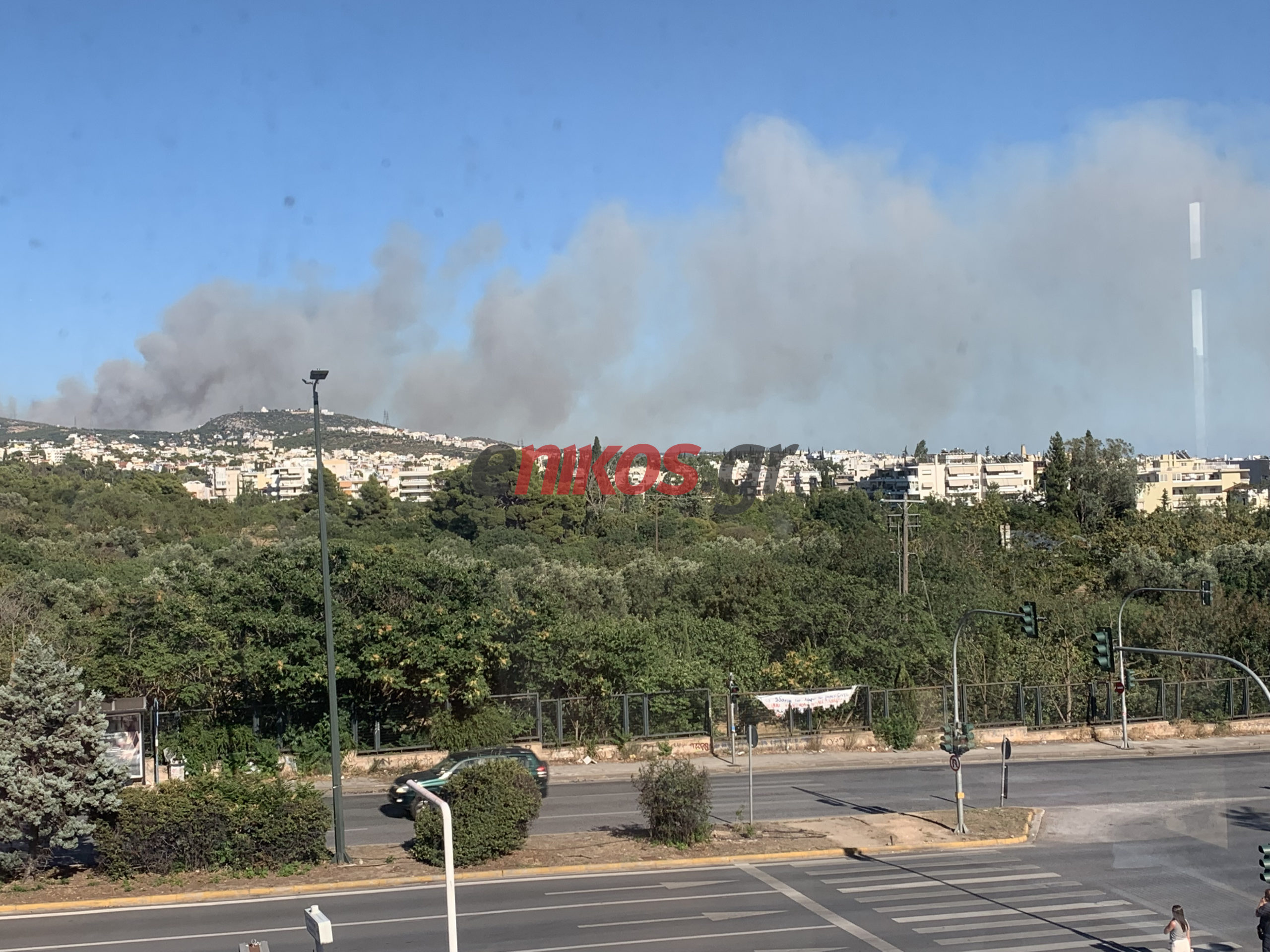 Η φωτιά στην Πεντέλη όπως φαίνεται από το Μαρούσι – ΦΩΤΟ αναγνώστη