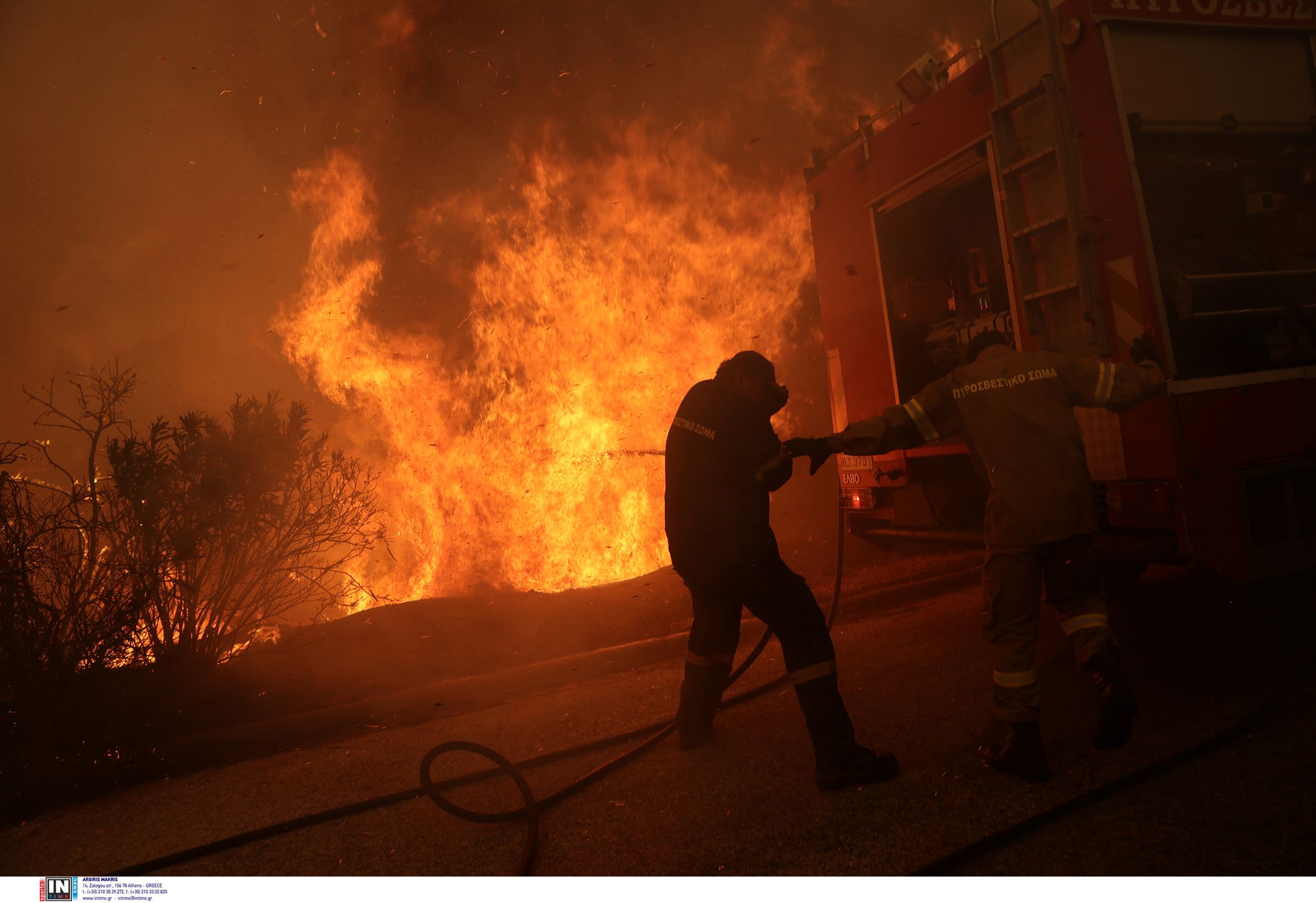 Μεγάλη φωτιά στην Πεντέλη: Η μάχη με τις φλόγες – Συγκλονιστικές φωτογραφίες