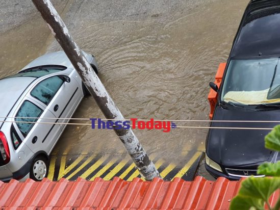 Η κακοκαιρία σφυροκοπά τη Θεσσαλονίκη