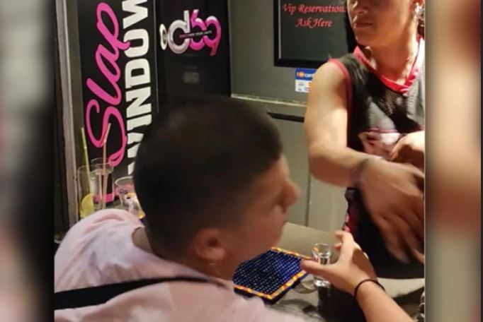 Ίος: Σφηνάκι… χαστουκάκι σε μπαρ του νησιού