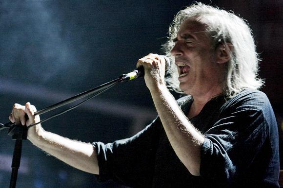 Πανό κατά του Λιγνάδη και στη συναυλία Αγγελάκα στη Σιάτιστα