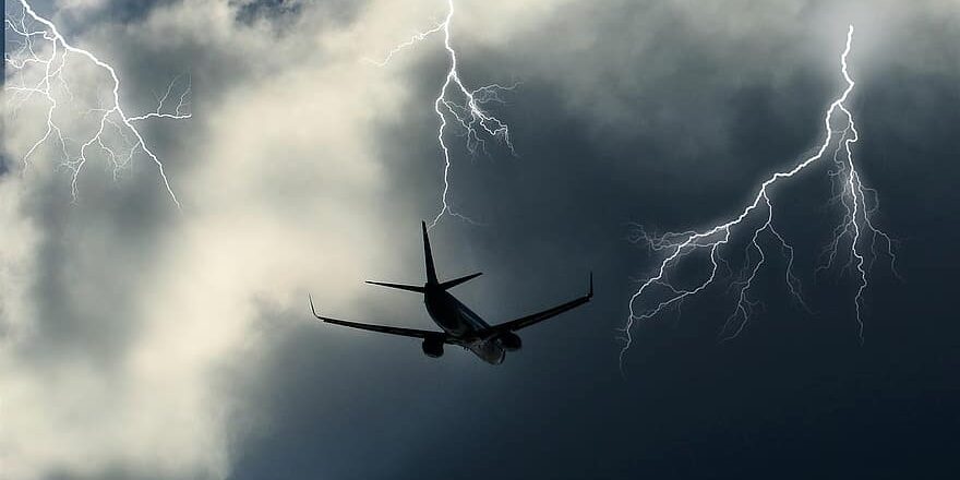 Θεσσαλονίκη: Κεραυνός χτύπησε αεροπλάνο σε πτήση από την Αθήνα – Η μαρτυρία επιβάτη