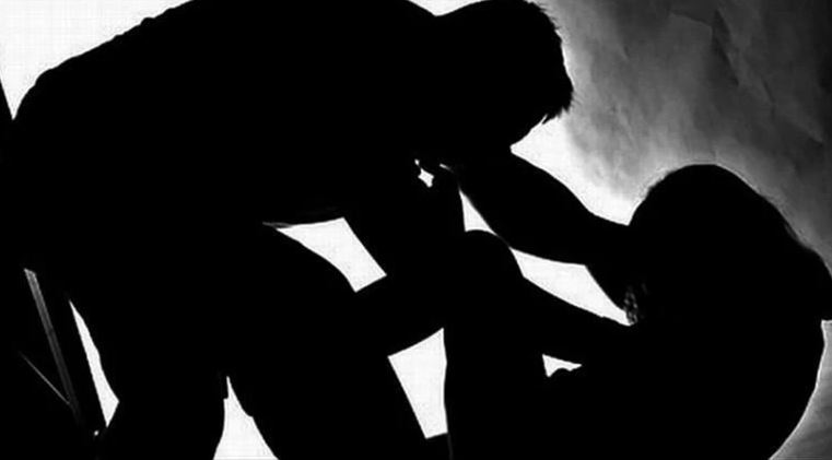 Σκιάθος: Τρόμος για 25χρονη – Εισέβαλε στο δωμάτιό της και προσπάθησε να τη βιάσει