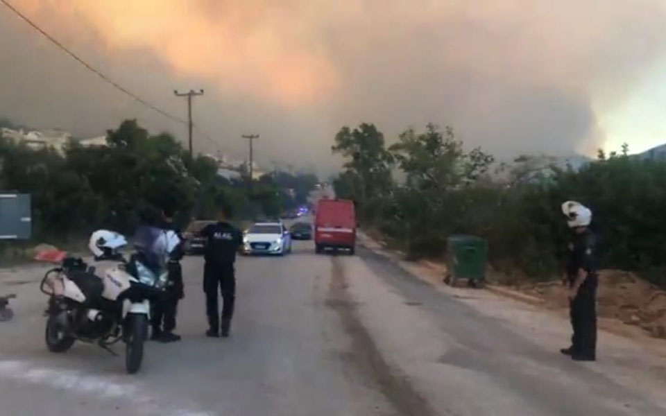 Φωτιά και στην Αρκαδία: Καίγεται δασική έκταση νότια της Μεγαλόπολης